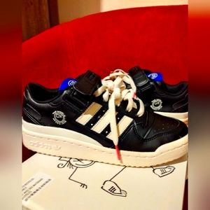 Men's/Youth Size 7 adidas André Saraiva x Forum Low 'The World Needs Love